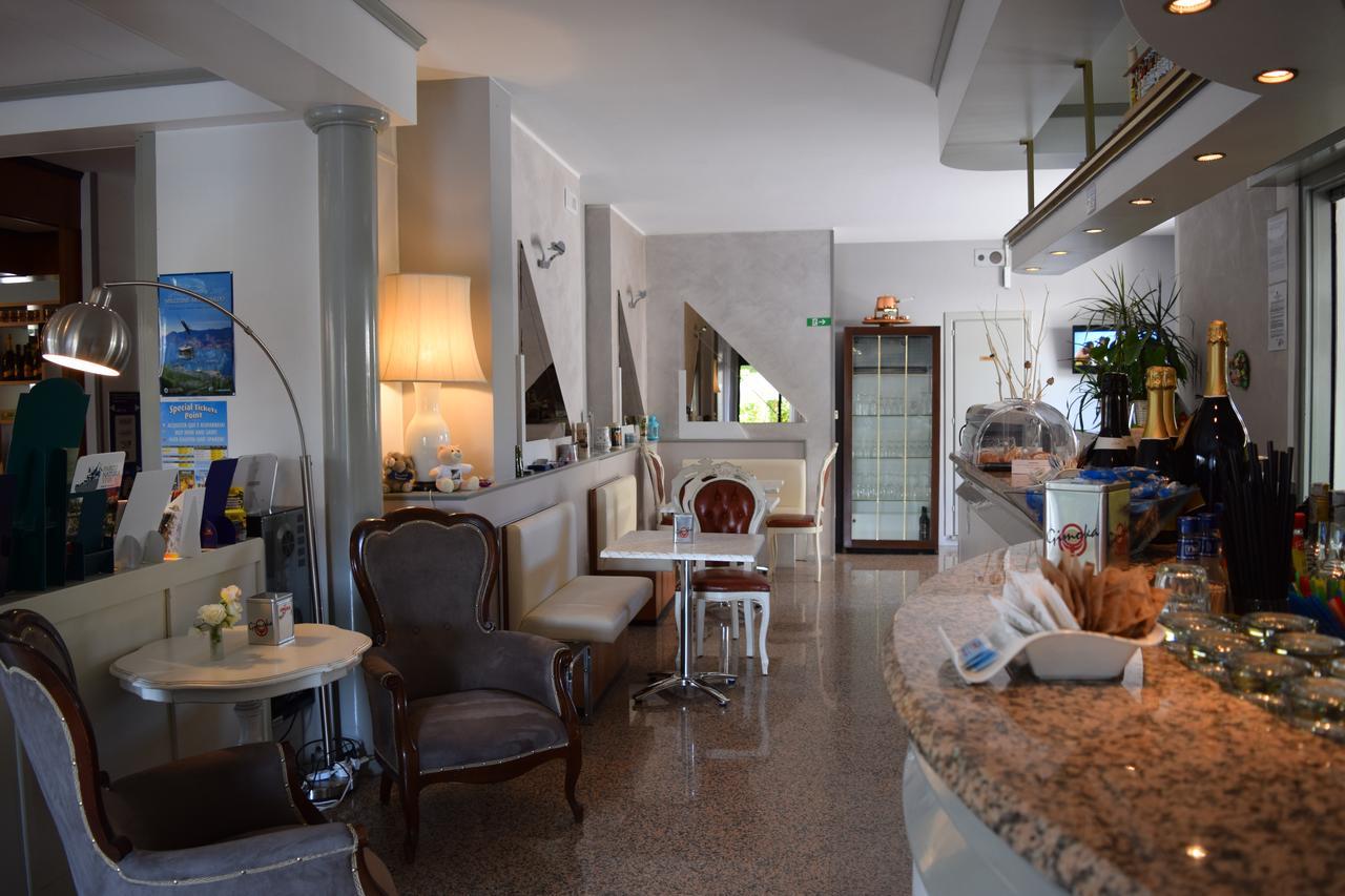 Hotel International Sirmione Exterior photo